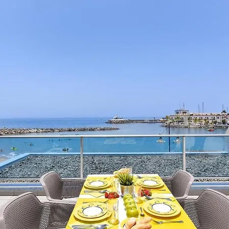 Luxury Beachfront Mogan 아파트